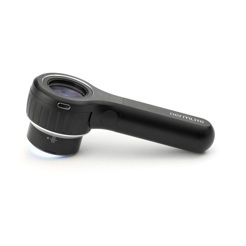 3Gen DL4 Dermatoskop in Anwendung - zeigt kompakte Bauweise und LED-Beleuchtung - Med-Praxisbedarf