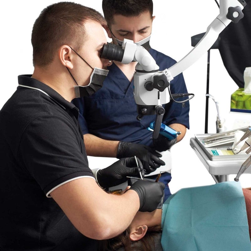 Schwarze Nitrilhandschuhe für Tätowierer